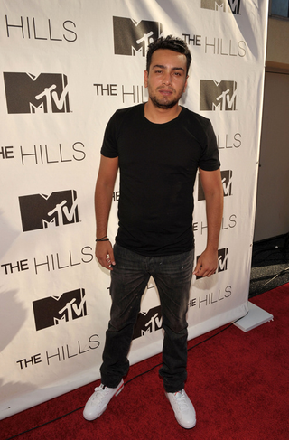 Illustration for article titled Spencer Pratt Crashes The Hills Red Carpet In Disguise